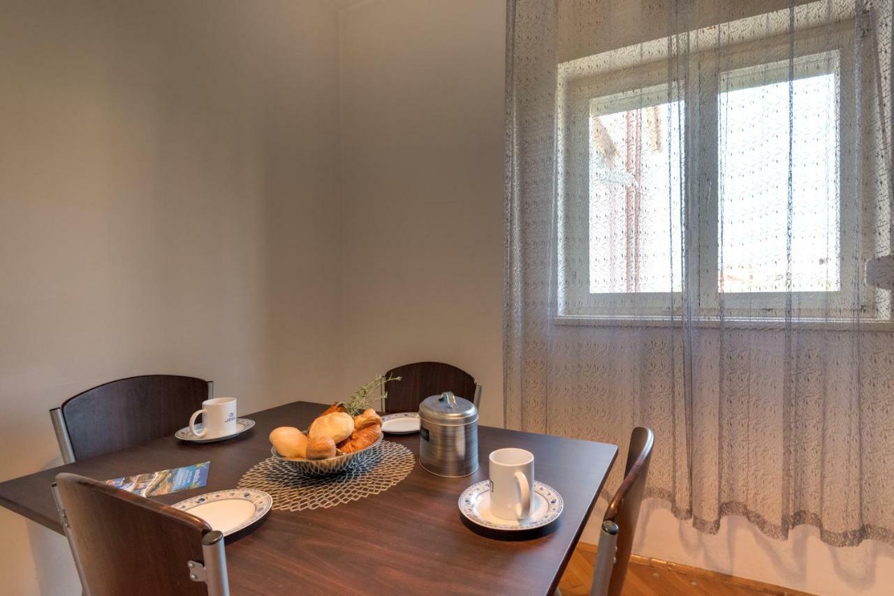 Cozy Apartment Stana In Grebastica Šibenik Kültér fotó